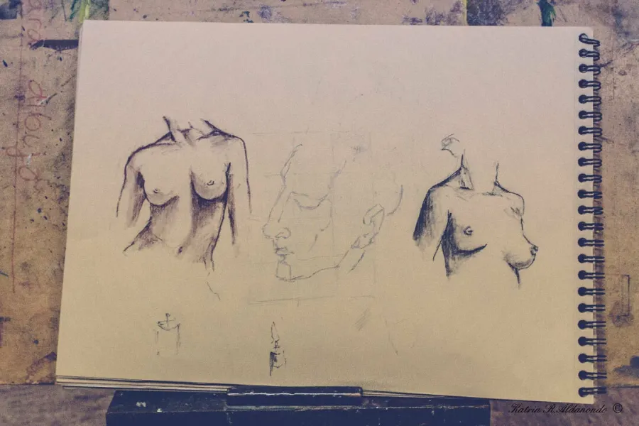 Dibujo con modelo desnudo femenino (socios)