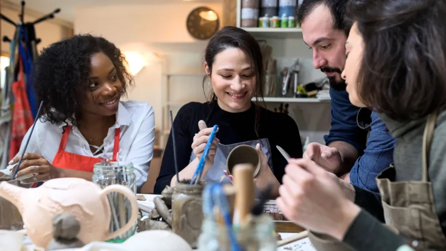 Clay Club: cerámica a mano en inglés