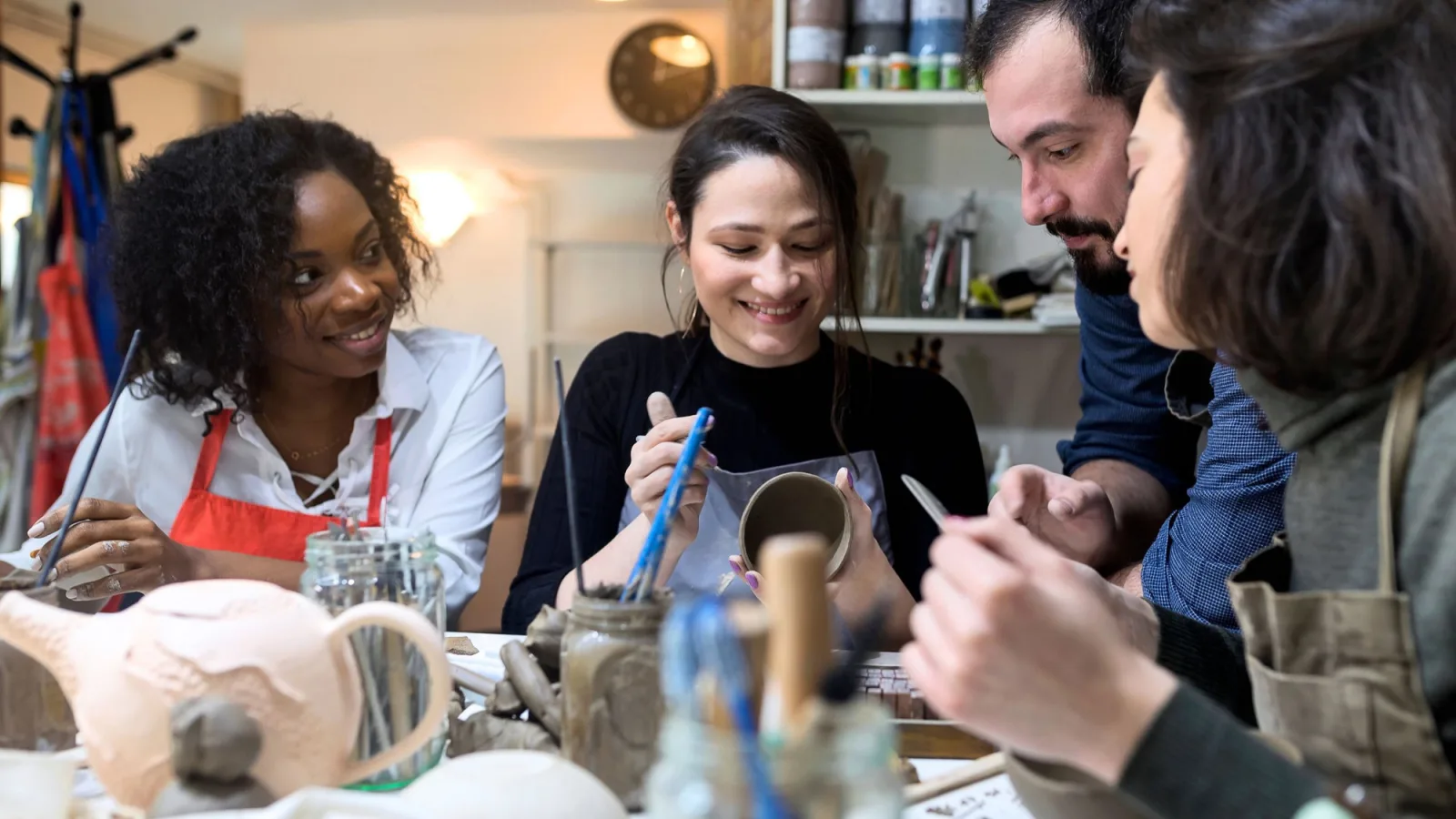 Clay Club: cerámica a mano en inglés