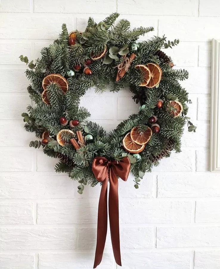 Corona de Navidad con ramas naturales
