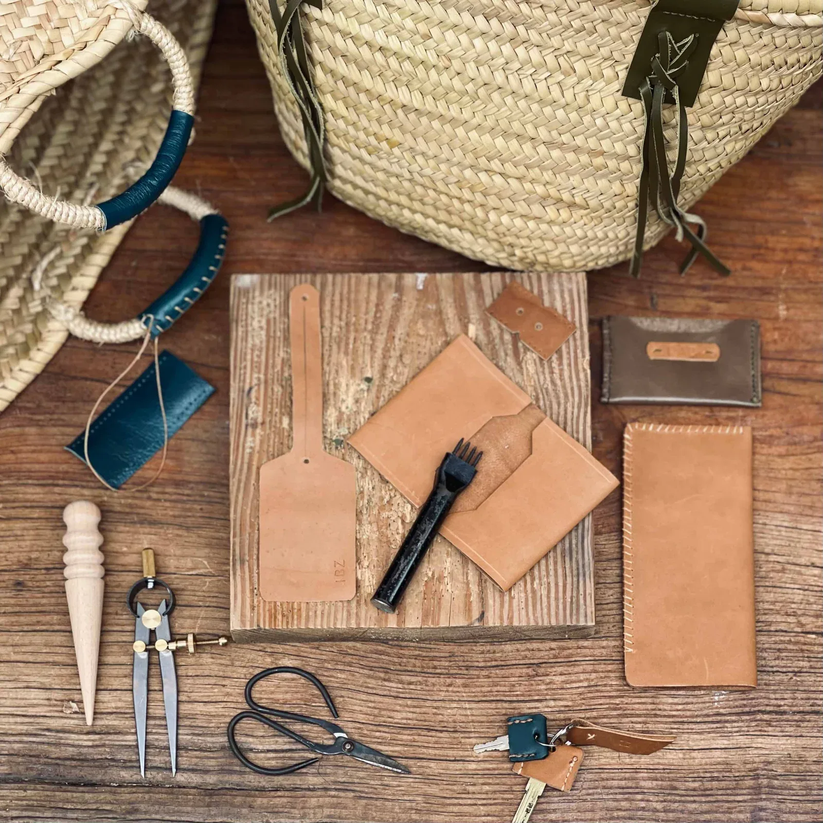 Taller de marroquinería: accesorio de piel