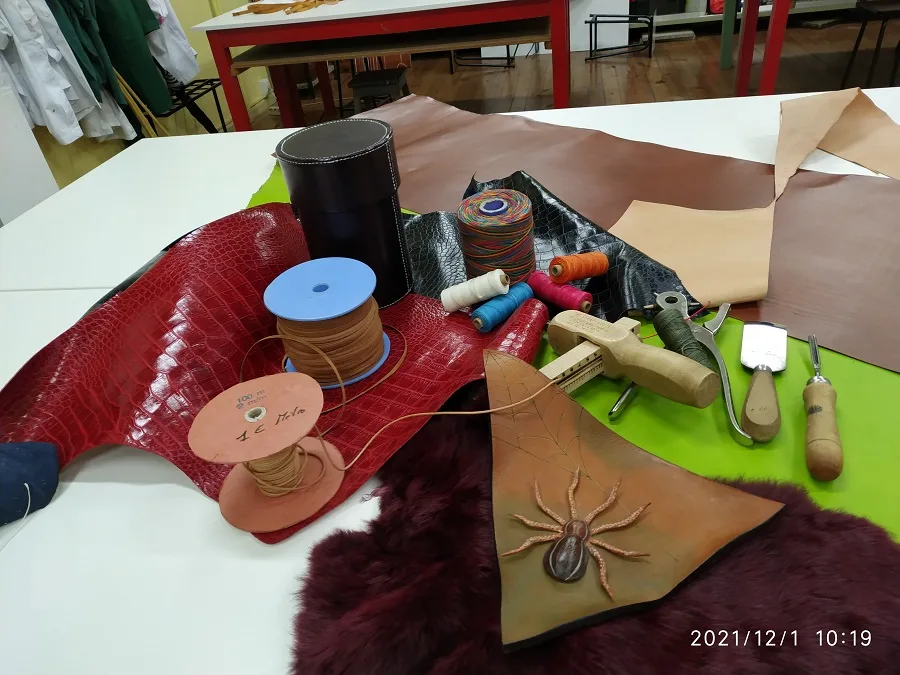 Cuero contemporáneo y marroquinería
