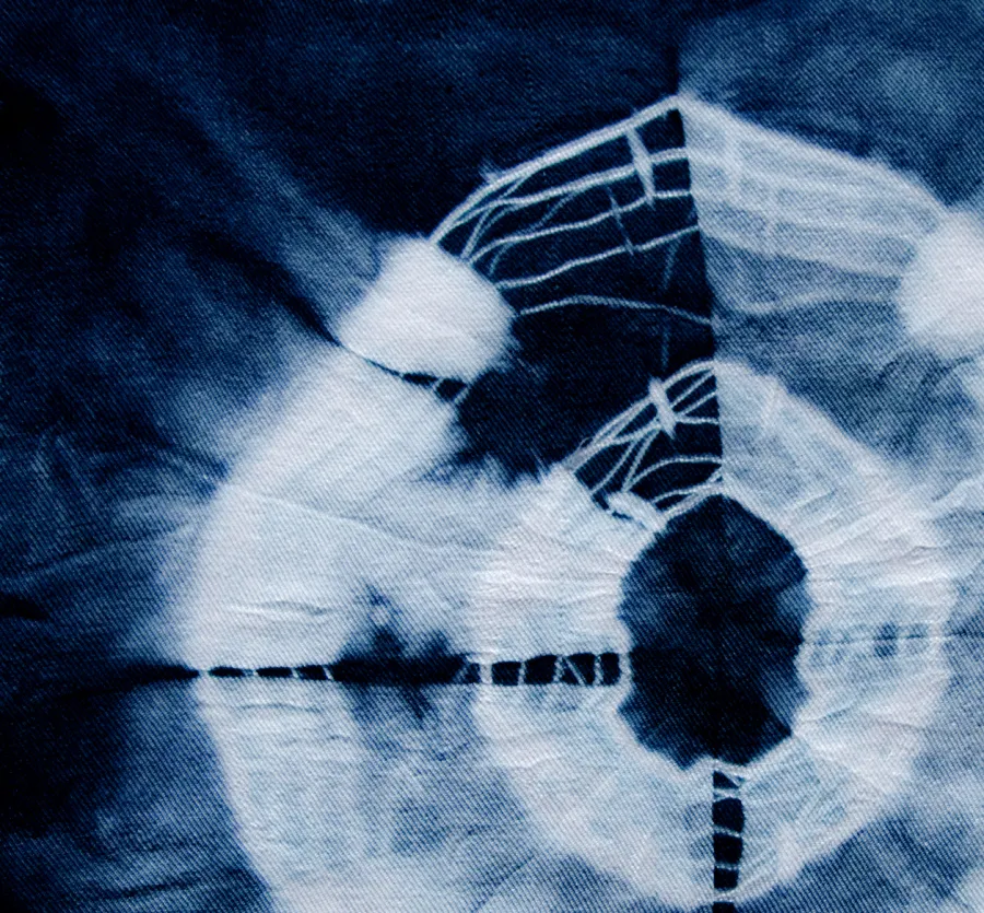 Shibori: teñido por reserva con índigo natural